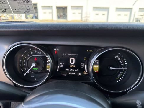 Used 2023 Jeep Wrangler Unlimited Rubicon 4xe w/ Cold Weather Group AWD/4WD image 25