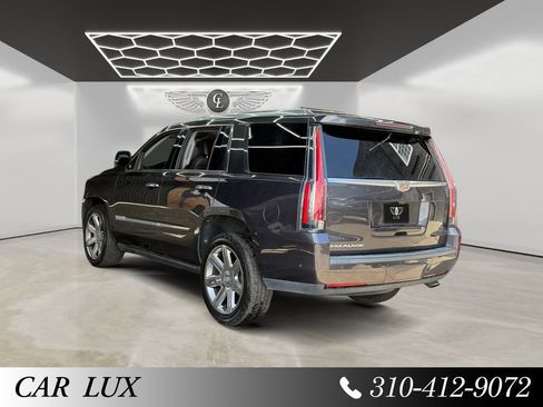 Used 2018 Cadillac Escalade Premium Luxury RWD image 3