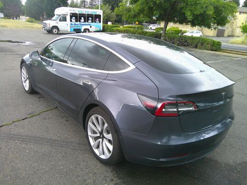 Used 2018 Tesla Model 3 Long Range RWD image 5