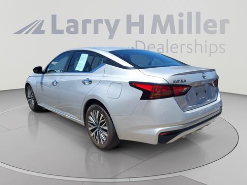 Used 2024 Nissan Altima 2.5 SV FWD image 9