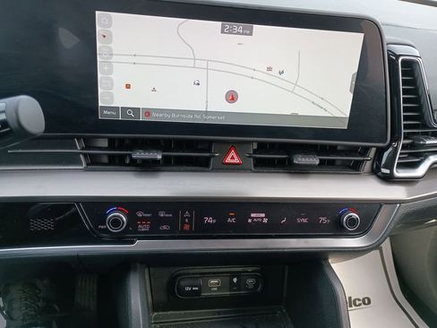 Used 2025 Kia Sportage EX FWD image 25