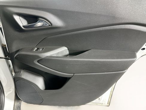 Used 2025 Chevrolet Trax LS image 27