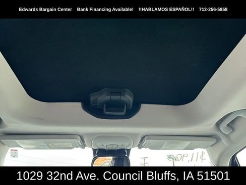 Used 2017 Jeep Renegade Latitude w/ Popular Equipment Group image 16