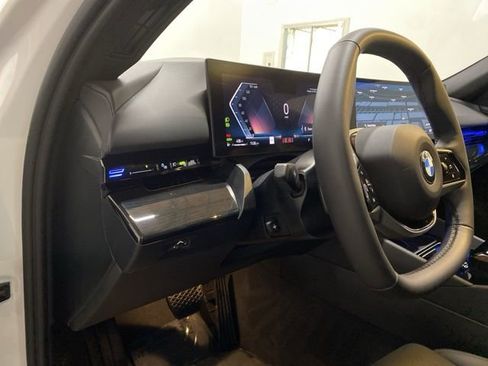 Used 2026 BMW 530i xDrive AWD/4WD image 35