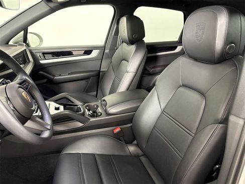 Certified 2025 Porsche Cayenne E-Hybrid image 5