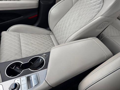 Used 2022 Genesis G70 3.3T image 14