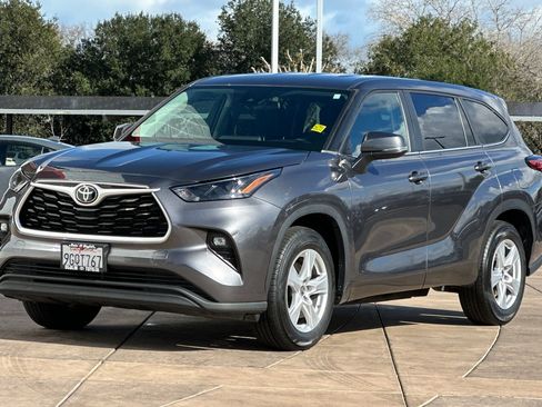 Used 2023 Toyota Highlander LE image 8