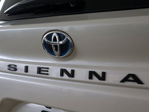 Used 2021 Toyota Sienna XLE image 49