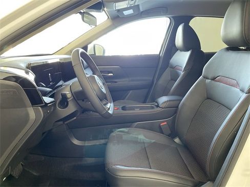 Certified 2025 Nissan Kicks SR image 20