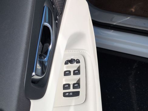 New 2026 Volvo XC60 T8 Ultra w/ Protection Package Premier image 9