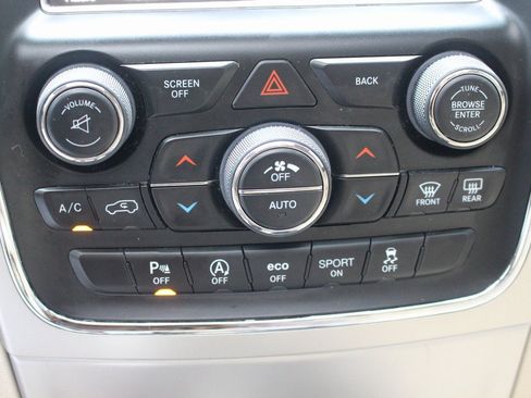 Used 2017 Jeep Grand Cherokee Overland image 34