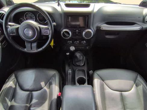Used 2014 Jeep Wrangler Unlimited Sahara w/ Connectivity Group AWD/4WD image 15