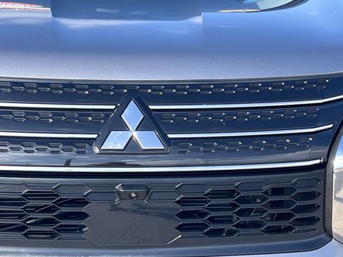 Used 2022 Mitsubishi Outlander SE image 9