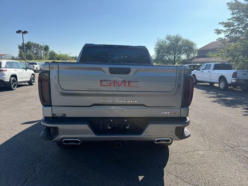 Used 2023 GMC Sierra 1500 AT4 w/ Technology Package AWD/4WD image 6