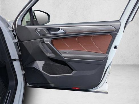 Used 2022 Volkswagen Tiguan SEL R-Line image 27