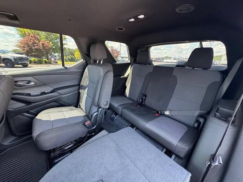 Used 2023 Chevrolet Traverse LT FWD image 13