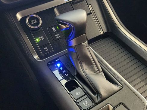 Used 2025 Lexus GX 550 w/ Accessory Package (2T) AWD/4WD image 18