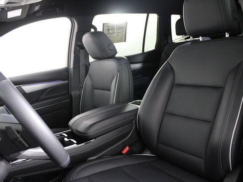 Used 2025 Buick Enclave Preferred FWD image 18