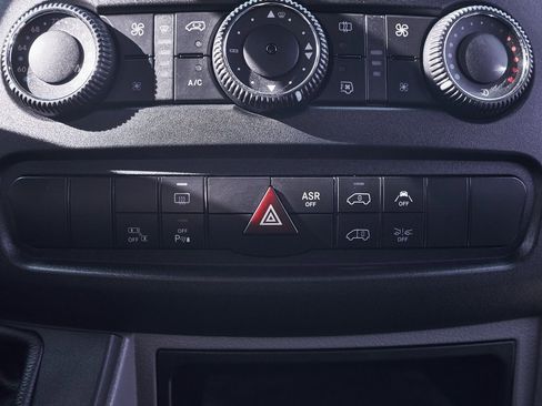 Used 2018 Mercedes-Benz Sprinter 2500 image 52