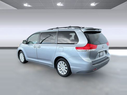 Used 2013 Toyota Sienna Limited w/ Premium Pkg FWD image 3