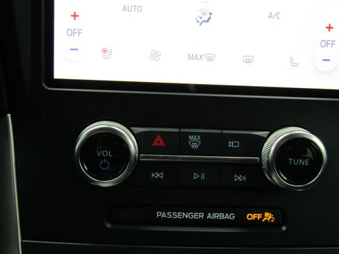 Certified 2024 Ford Edge SEL w/ Convenience Package image 28