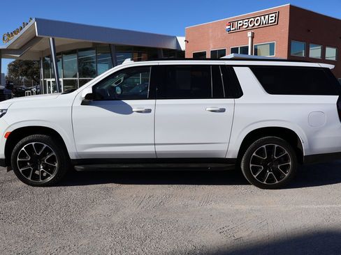 Used 2023 Chevrolet Suburban RST image 2