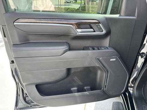 Used 2025 GMC Sierra 1500 Elevation w/ Elevation Premium Package AWD/4WD image 39