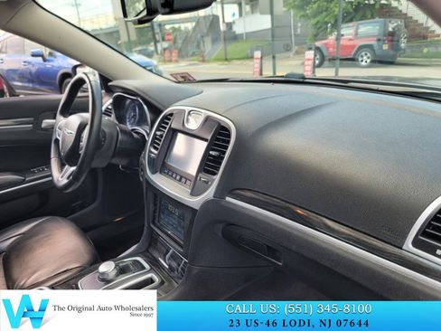 Used 2017 Chrysler 300 Limited RWD image 16