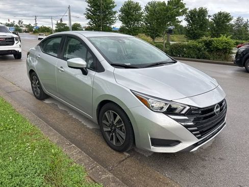 Used 2024 Nissan Versa SV FWD image 2