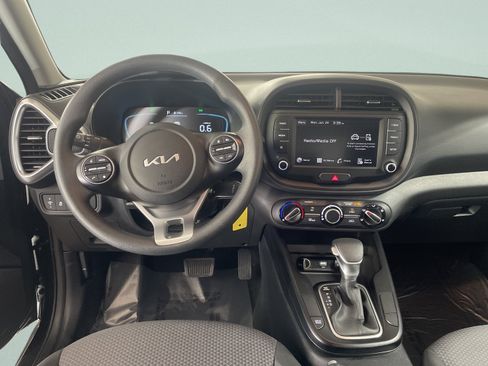 Used 2025 Kia Soul LX w/ LX Technology Package FWD image 15