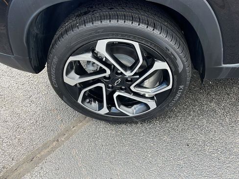 Used 2024 Chevrolet Trax RS w/ Sunroof Package image 32