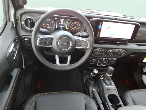 New 2026 Jeep Wrangler Unlimited Sahara AWD/4WD image 13
