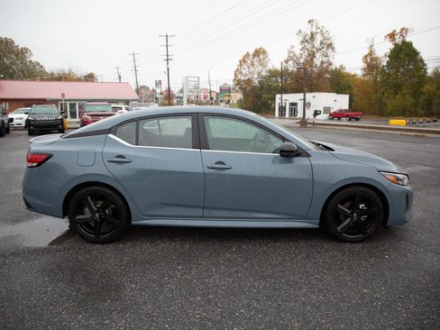 Used 2024 Nissan Sentra SR w/ SR Premium Package image 2