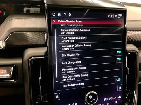 Used 2025 GMC Yukon AT4 w/ AT4 Premium Package AWD/4WD image 38
