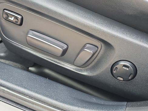 Used 2018 Toyota Avalon Limited w/ All Weather Liner Package image 12