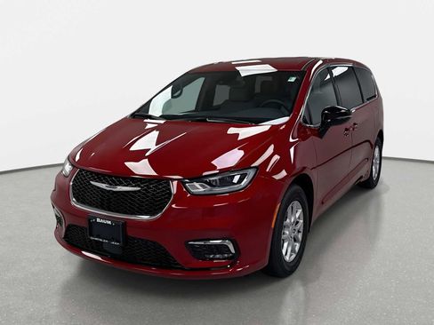 New 2026 Chrysler Pacifica Select FWD image 2