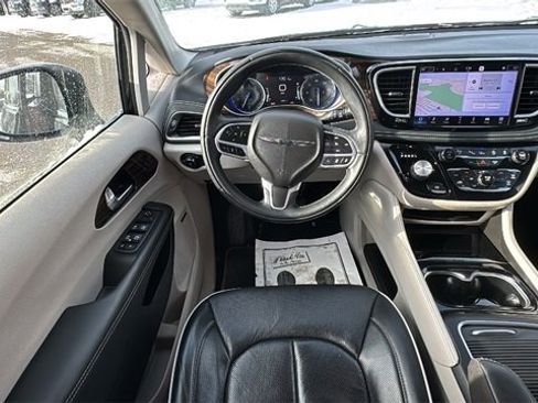 Used 2022 Chrysler Pacifica Limited image 14