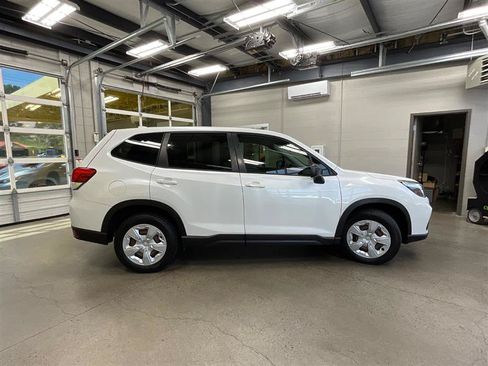 Used 2019 Subaru Forester AWD/4WD image 6