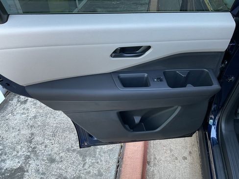 New 2025 Nissan Pathfinder SV image 17