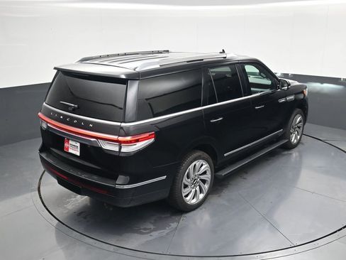 Used 2024 Lincoln Navigator Premiere AWD/4WD image 32