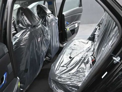 New 2026 Hyundai Elantra SE FWD image 16