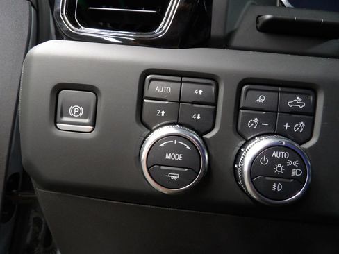 Used 2024 GMC Sierra 1500 AT4 w/ Technology Package AWD/4WD image 47