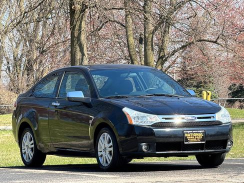 Used 2009 Ford Focus SE image 2