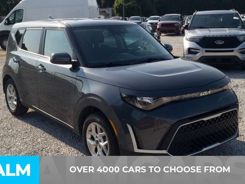 Used 2024 Kia Soul LX w/ Option Group 015 FWD image 2