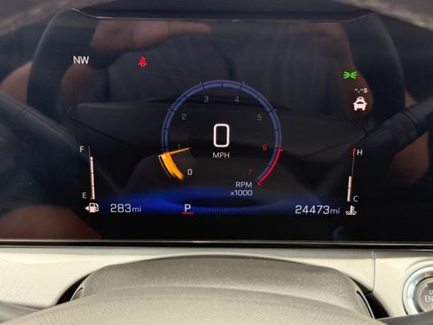 Used 2025 Chevrolet Trax LT w/ LT Convenience Package FWD image 21