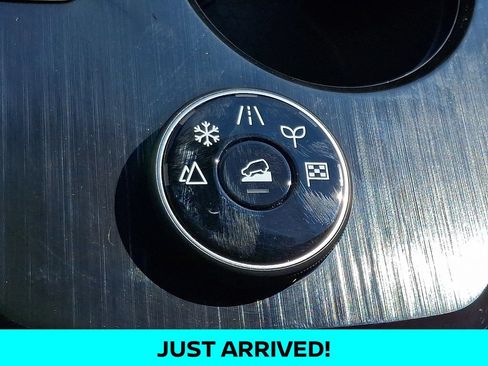 Used 2025 Nissan Rogue SV AWD/4WD image 24