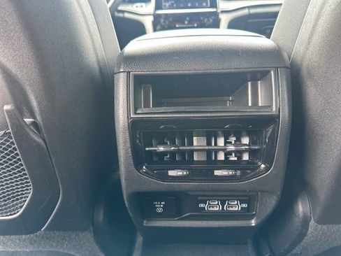 Used 2024 Jeep Grand Cherokee Altitude image 23