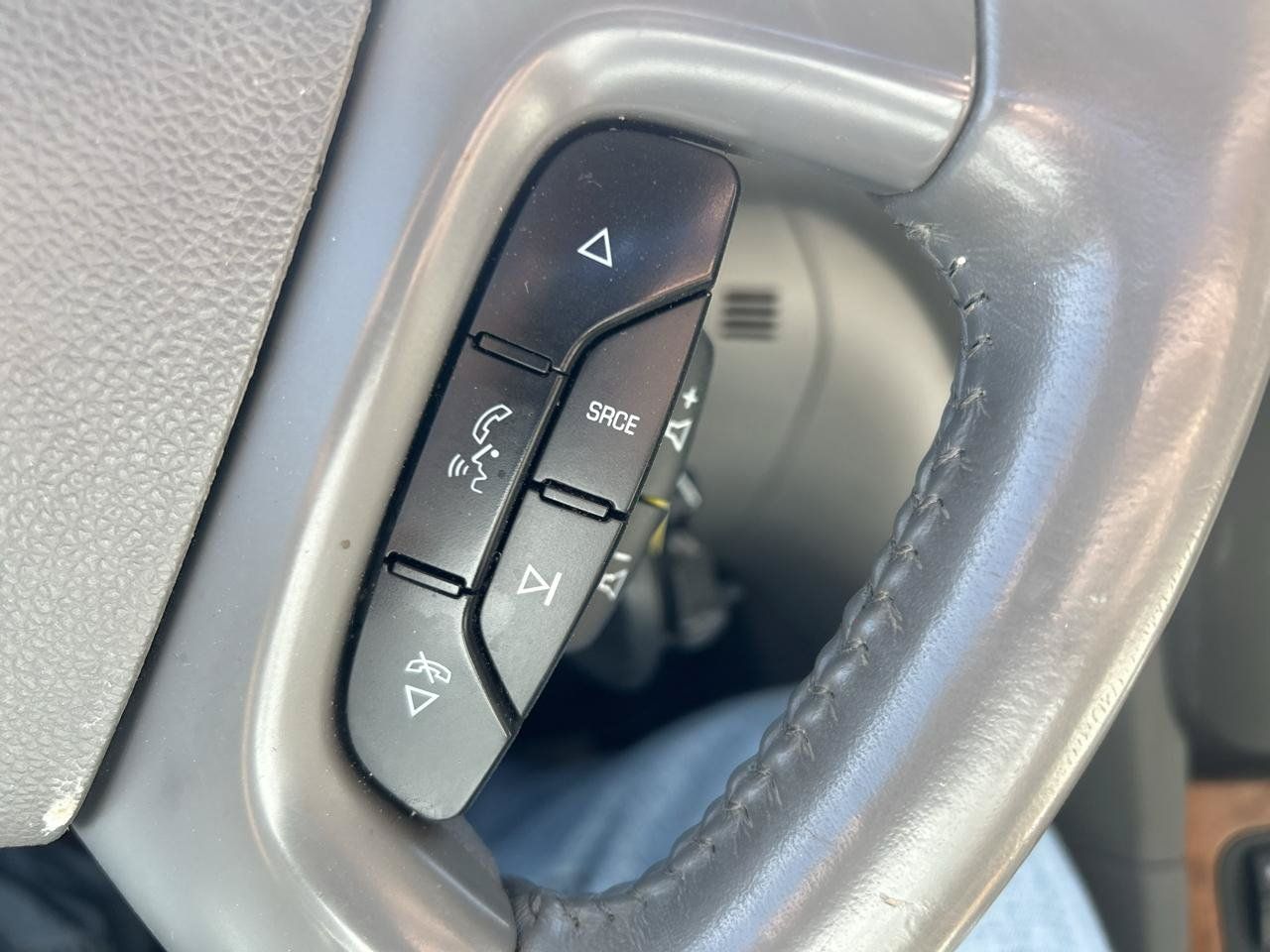 Used 2011 Buick Enclave CXL FWD image 18