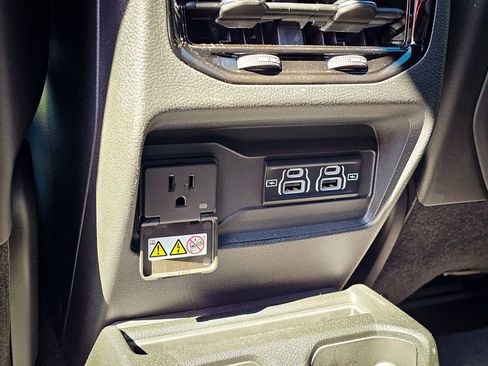 Used 2025 Jeep Grand Cherokee L Limited w/ Black Appearance Package image 36