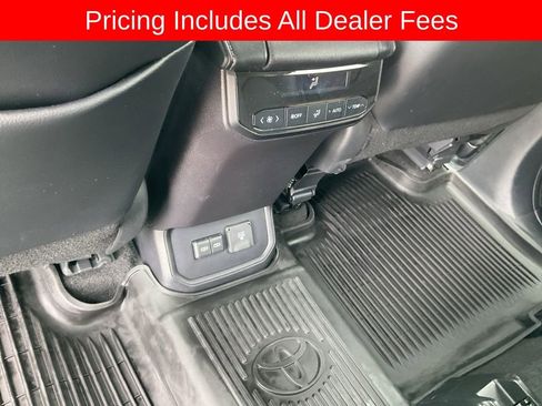Used 2024 Toyota Highlander Limited AWD/4WD image 13